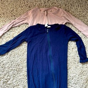 Kyte baby footed onsies. Size 18-24. Navy & light taupe/pink color.